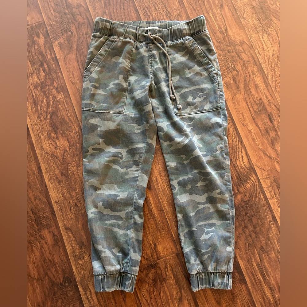 Bella Dahl Camouflage Jogger Pants